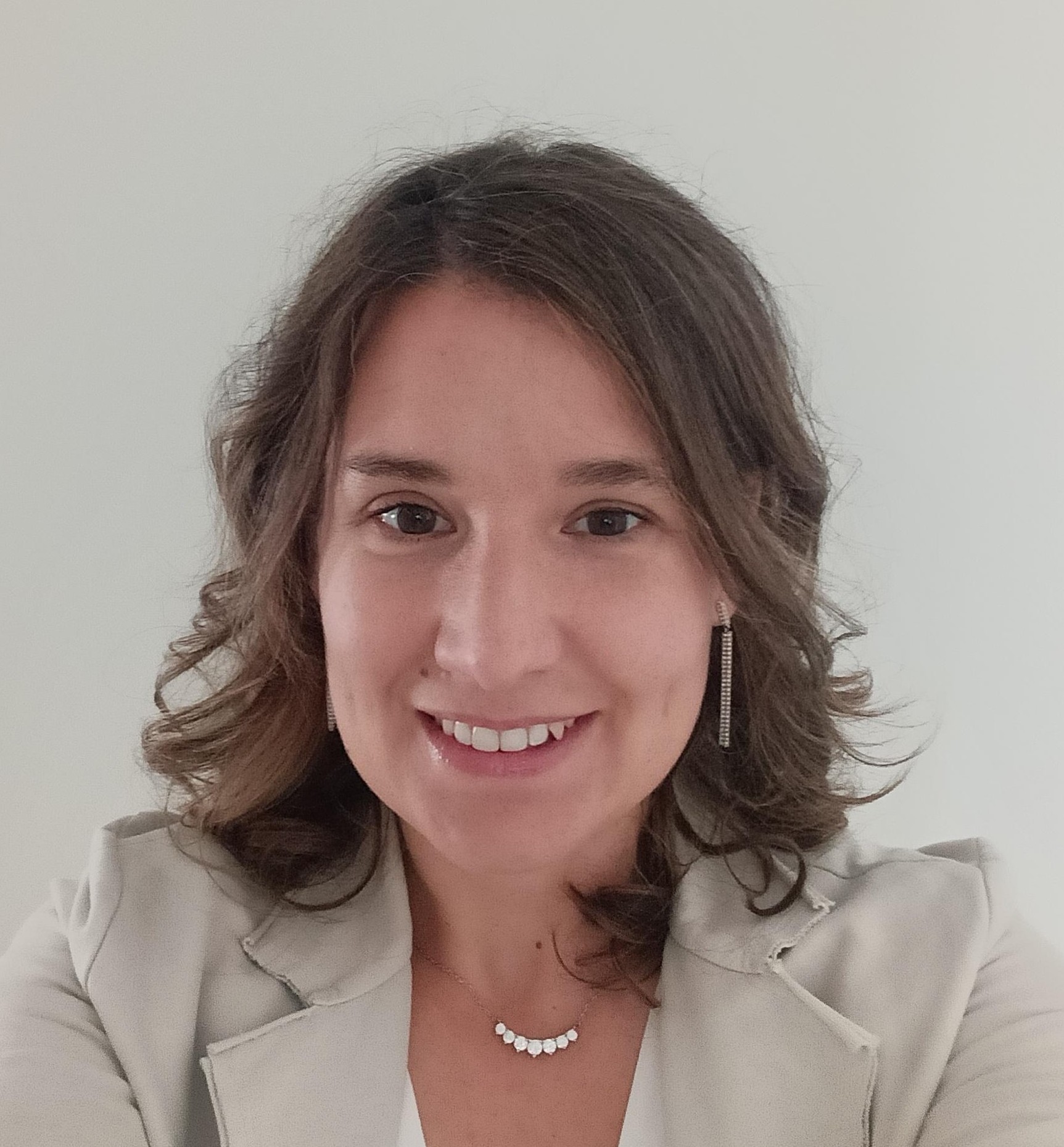 Dr. María Herrando