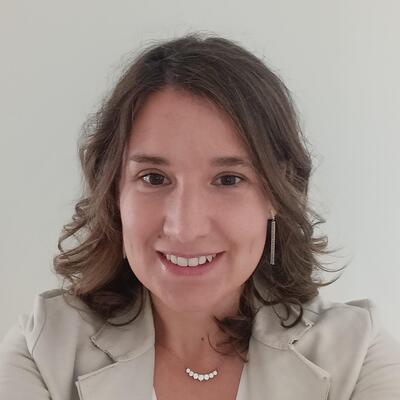 Dr. María Herrando